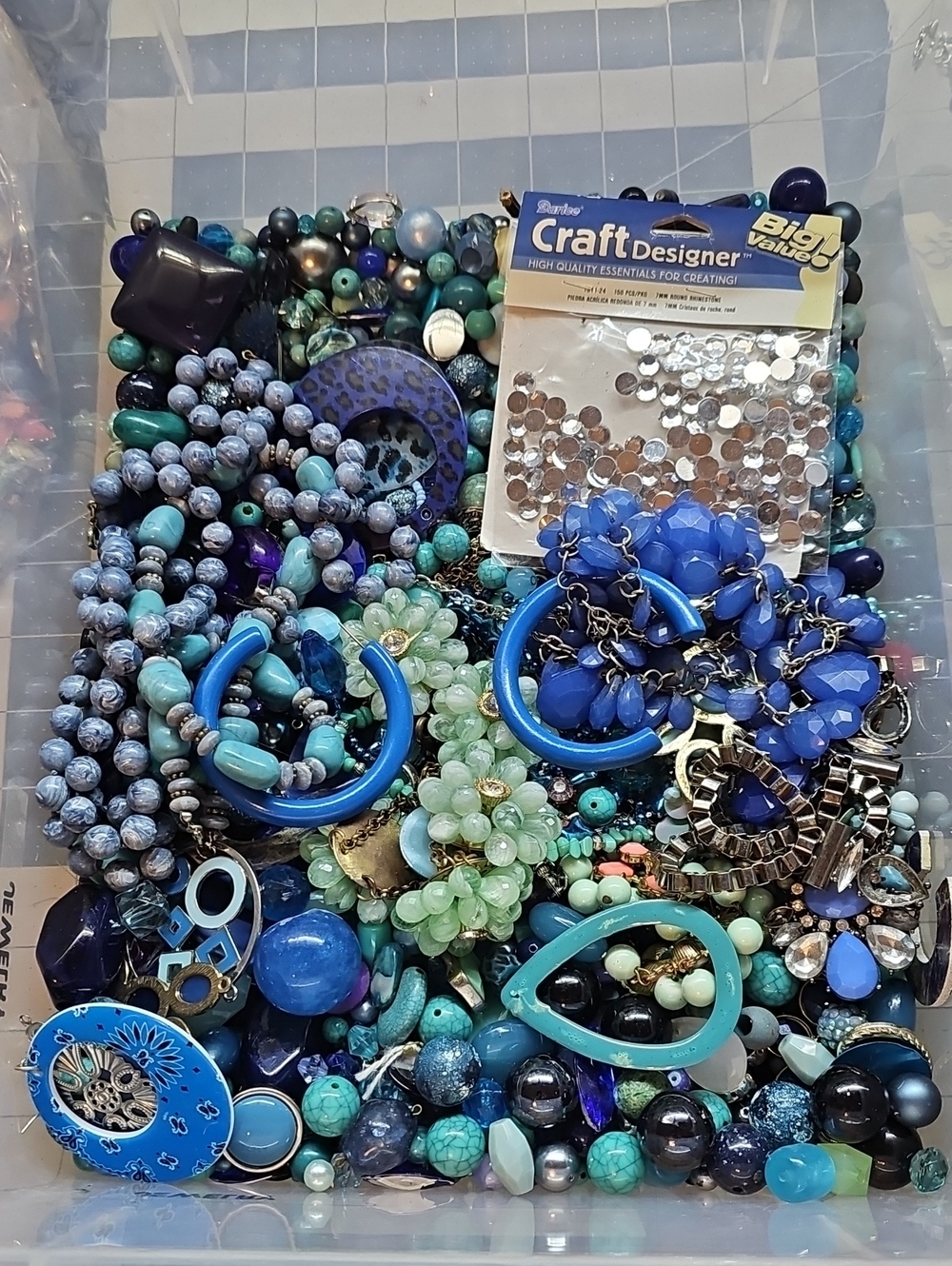4 Lb Assorted Beads And Broken Costume Jewelry For Crafting #7